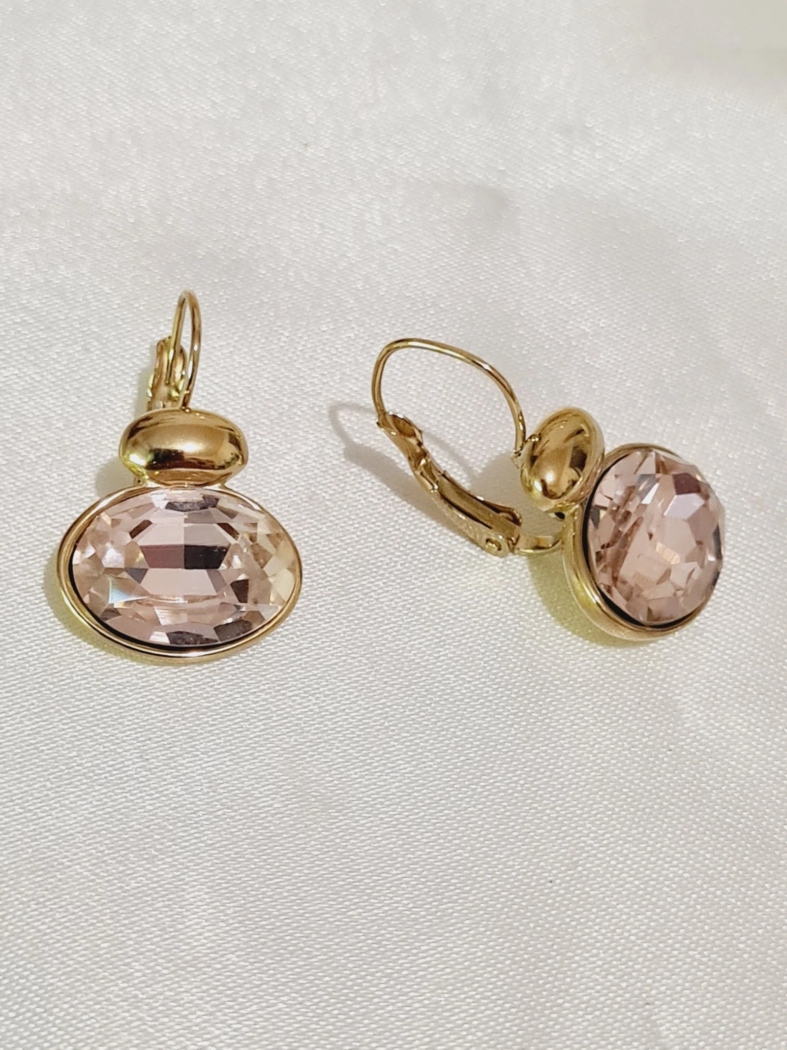 Boucles d'oreilles dorées cristaux roses  – photo 2